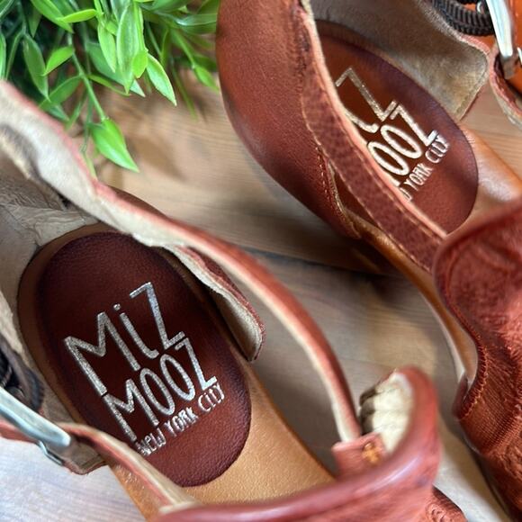 Miz Mooz Corra Leather Wide Width Heeled Sandals Size 38W - Picture 9 of 9